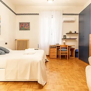 Spacious With Kitchenette, Near Piazza Maggiore Appartamento